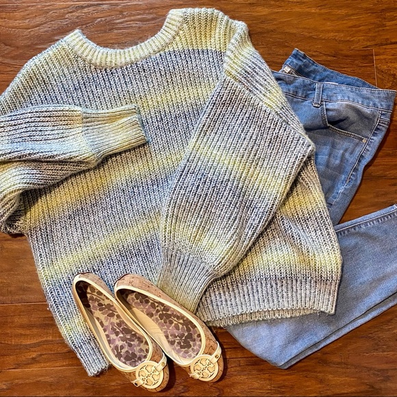 Universal Thread Sweaters - Universal Thread Balloon Sleeve Ombre Sweater XL